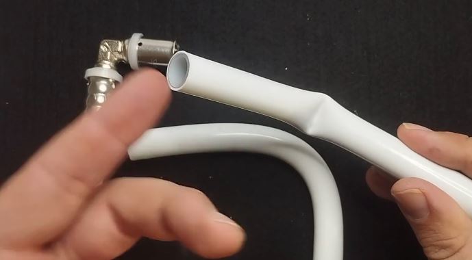 ¿Qué pasa si se dobla el tubo multicapa?