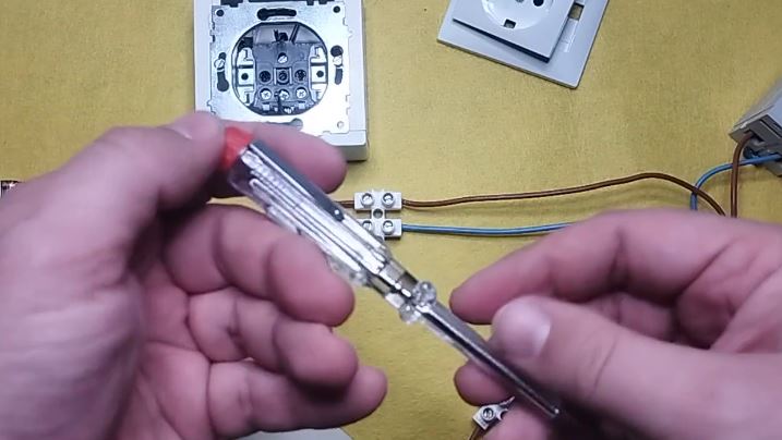¡Aprende a Usar un Destornillador Buscapolos Correctamente!