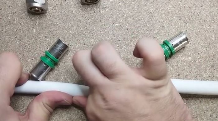 Como reparar una fuga de agua en tubo multicapa