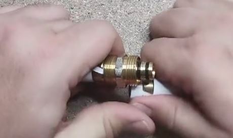Como reparar una fuga de agua en tubo multicapa